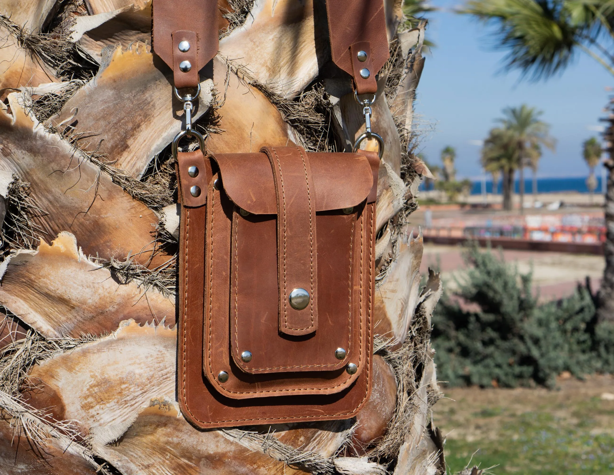 Multi pocket crossbody phone bag. Leather mobile bag.