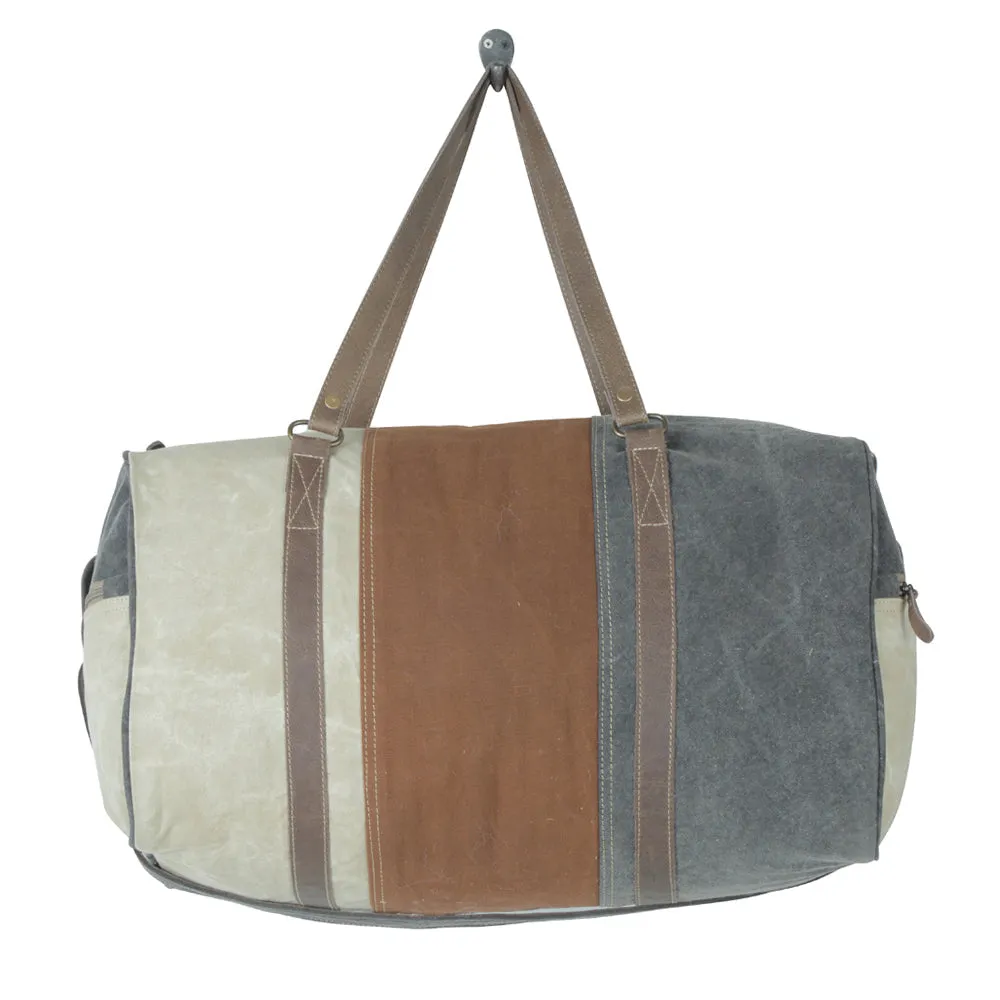 Neutral aesthetic traveller bag